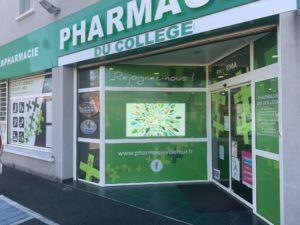 Ecran vitrine 5500nits Pharmacie Villemur