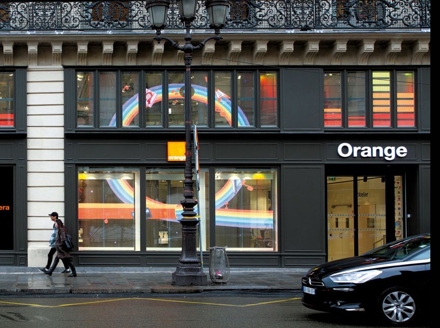écran LED type transparent boutique orange