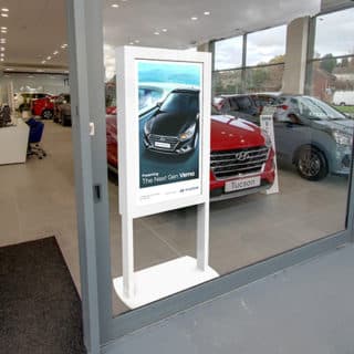 Ecran vitrine concession auto