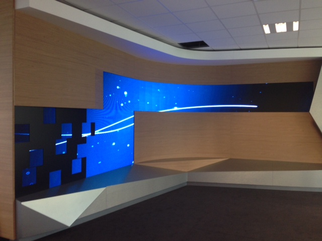 Écran géant modulaire du showroom Parisien
