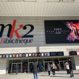 Facade cinema mk2 avec ecran led black smd