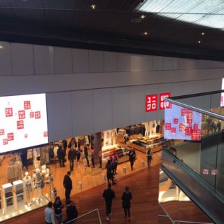 Enseigne video LED Uniqlo