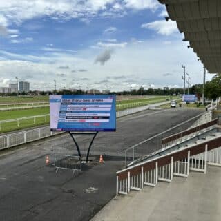 Ecran geant de l'hippodrome de Toulouse