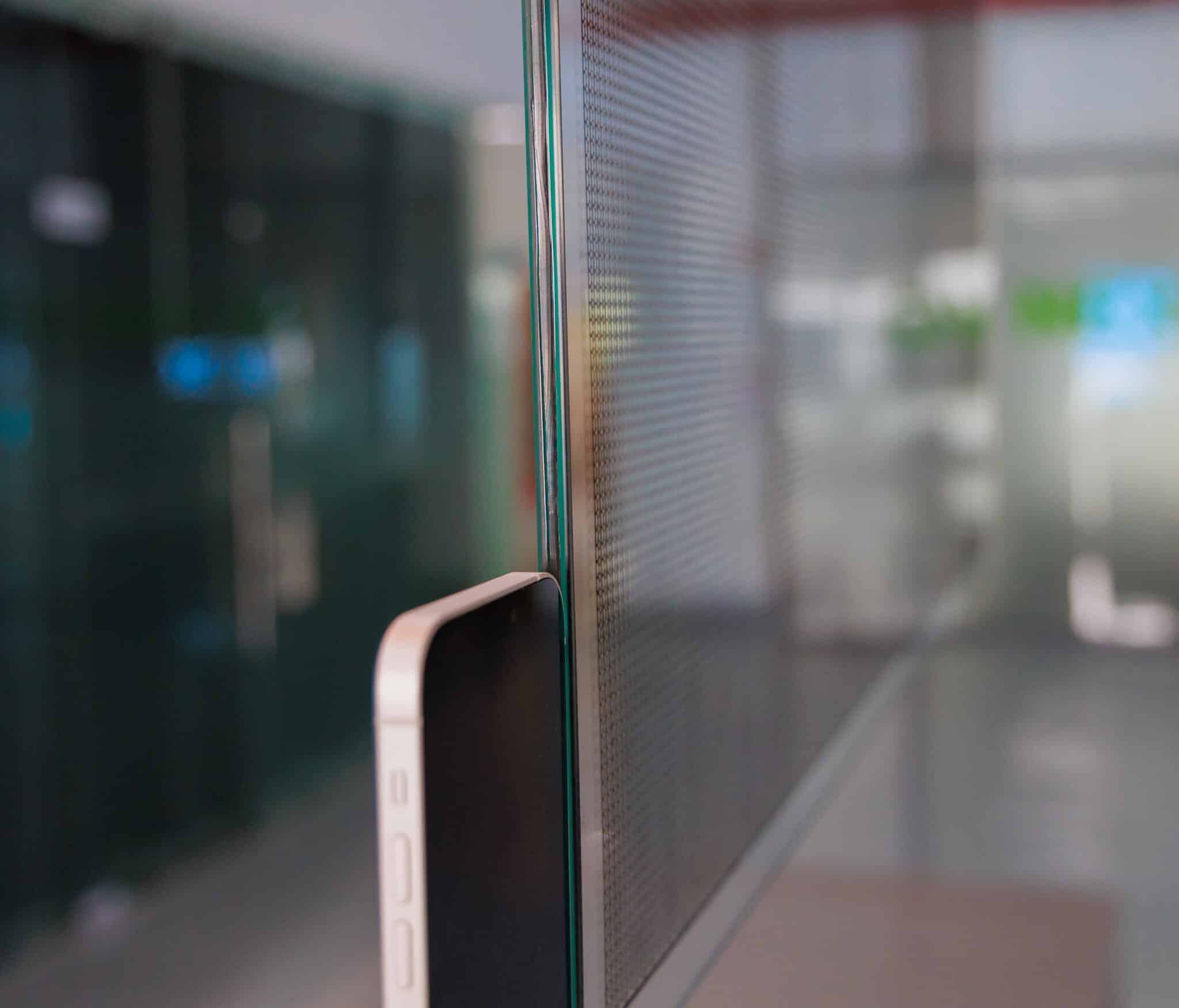 Écran vitrine transparent LIMPIDE – profil fin verre